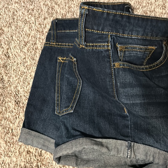 Gap jean shorts size 8 uk12 have worn one time no flaws - Picture 3 of 3